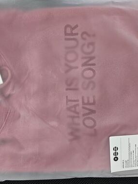 BTS Hoodie "WHAT IS YOUR LOVE SONG?" -